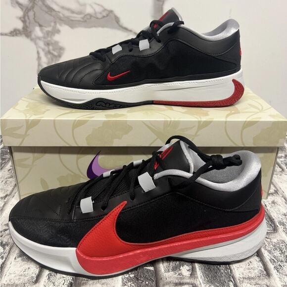 Nike Zoom Freak 5 Double Trouble Black University Red DX4985 004 men’s size 11.5 - Picture 2 of 5